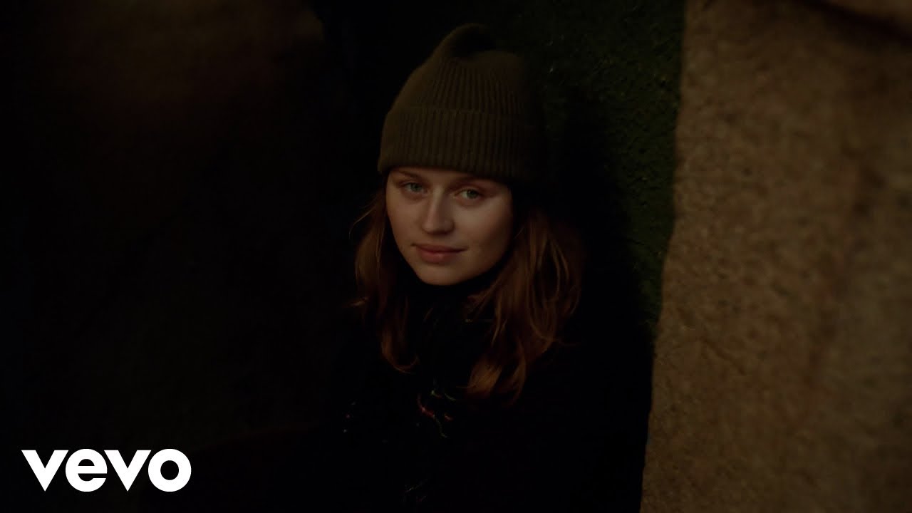 ガール・イン・レッド ソニーミュージックオフィシャルサイト