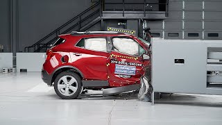Crash tests with a 25 percent barrier were carried out on the passenger sidestructure