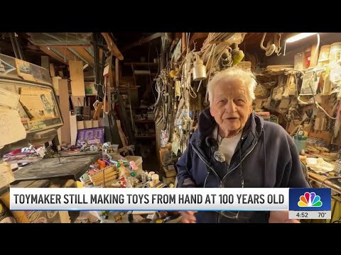 100歳の玩具職人、手作りで玩具を作り続ける (100-year-old toymaker still making toys by hand)