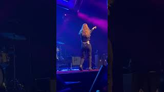 Hayley Williams: Somebody&#39;s Getting fired (Hard Times outro) in Melbourne, Australia