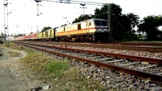 preview picture of video 'WAP-7 LHB Chennai Rajdhani Aggressively Smashes WAP-7 Goa Exp. at Full Throttle @ Hodal !!!!!!!'