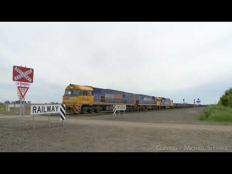 4PM4 Pacific National Mixed Freight Train With Steel Wagons & Containers (30/10/2022) - PoathTV