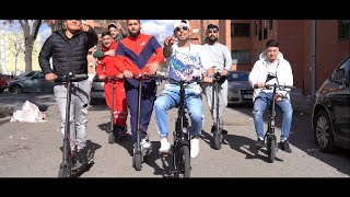 La Calle Encendia Lyrics English Translation