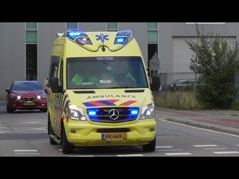 Verschillende Ambulances met spoed in Den Haag