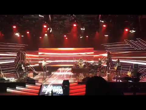 Konsert Lefthanded 40 tahun-qabul....ni yg full...kt tv potong part solo depan tu🙏🙏🙏