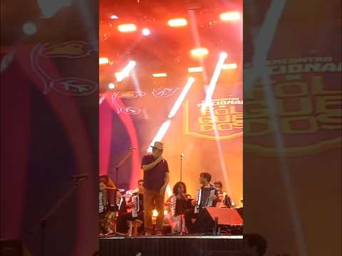 Lazaro do Piauí e Orquestra Sanfonica tocam 'De Teresina à São Luís' no Festival de Folguedos