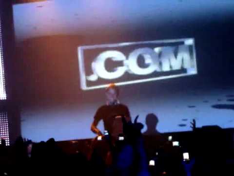 ASOT 450 Toronto - Armin playing Yuri Kane - Right Back @ Guvernment (April 1, 2010).avi