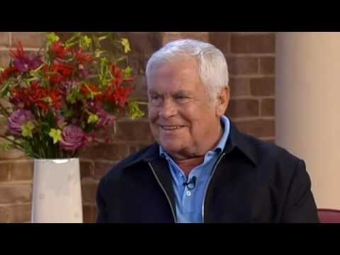 Tom Oliver (Lou Carpenter from Neighbours) interview - This Morning 25th September 2012