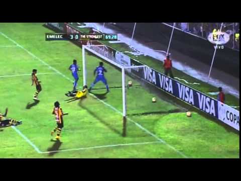 Angel Mena marca el tercer gol del partido ante The Strongest