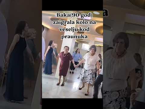 Baka (90god) zaigrala kolo na veselju kod praunuka