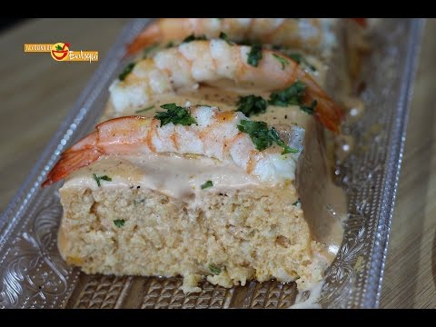 Pastel de merluza, gambas y salsa rosa