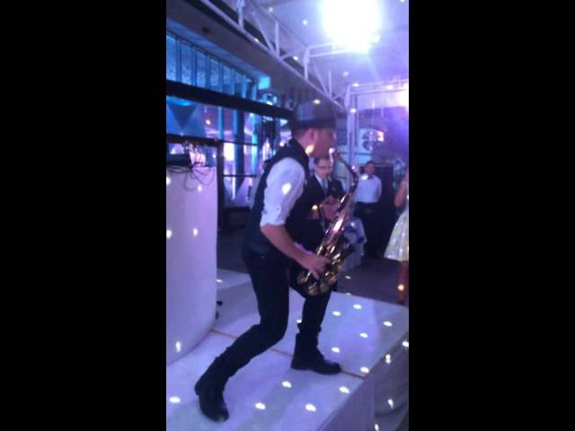 Vídeo relacionado con CoudarTitie Transmisores de Saxofón Conciertos Instrumentos de Viento Espectáculo Voz Trompa Inalámbrico