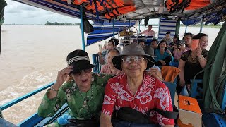 Chuyến Đi Khó Quên Của Cô Chú Út Rose Nguyen, Đổ Bánh Khọt Cá Lòng Tong Chiên Bột Dưới Cầu CAO LÃNH