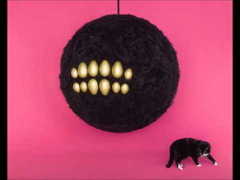 Between Villains - Captain Murphy feat Viktor Vaughn, Earl Sweatshirt and Thundercat