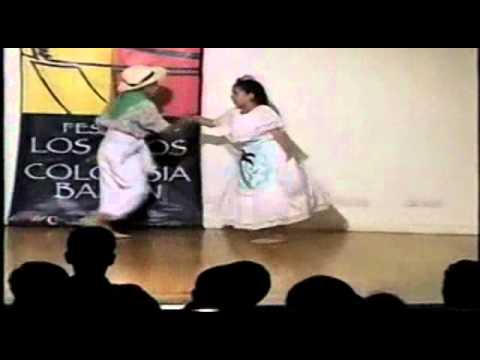 FESTIVAL NACIONAL LOS NIÑOS DE COLOMBIA BAILAN 2004-2
