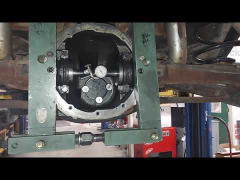 Determining pinion shim thickness