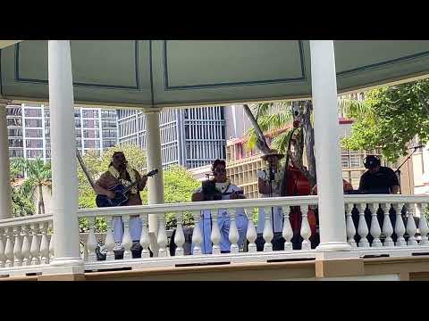 ʻUheʻuhene - "Kaulana Nā Pua"