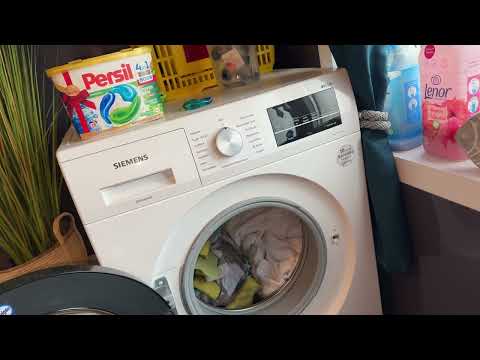 Washing laundry with detergent capsules: Washing light laundry with Persil 4in1 Discs Universal