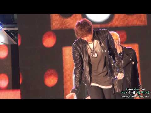 [fancam] 111028 SHINee Onew waddled at the end @ Busan K-POP Concert