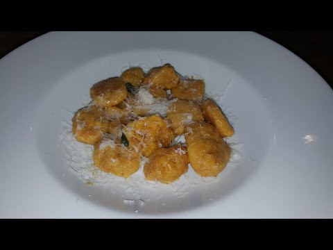 GNOCCHI DI ZUCCA con BURRO e SALVIA
