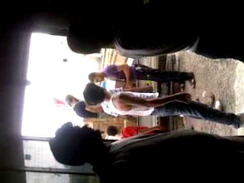 تجهيز حصص الإغاثة من قبل كتيبة معاوية بن أبي سفيان لتوزيعها على الأهالي في بلدة الطيبة الغربية في ريف حمص