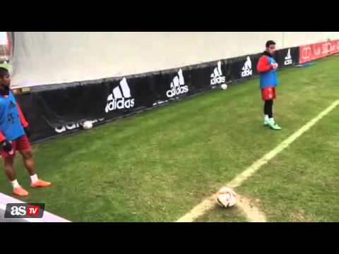 La última virguería de Douglas Costa: ¡gol olímpico de rabona!