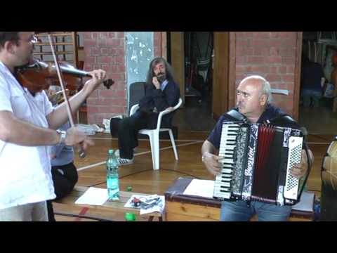 Marin Bunea showing off with two fiddle tunes