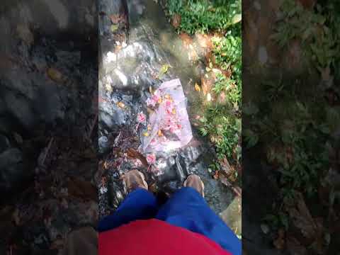 CRIME AMBIENTAL NA CACHOEIRA DO PALOMAR LIXO RELIGIOSO DEIXANDO CADA VEZ MAIS SUJEIRA NA MATA E CACHOEIRA