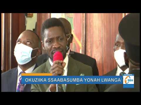 Bobi wine awadde obubaka obukambwe mu kuziika Ssaabasumba Yonah Lwanga #Ekiriwo