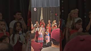 1st Gradeの時の発表会🇺🇸は、学校始まるのは8月から終わりは６月まで…