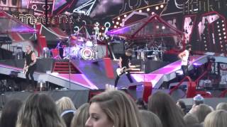 Heartache On The Big Screen - 5 Seconds of Summer Live at MetLife Stadium