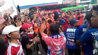 Download lagu Arema The Jack kita saudara viking itu anjing mp3