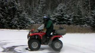 preview picture of video 'ATV Yamaha Grizzly 660 on ice'