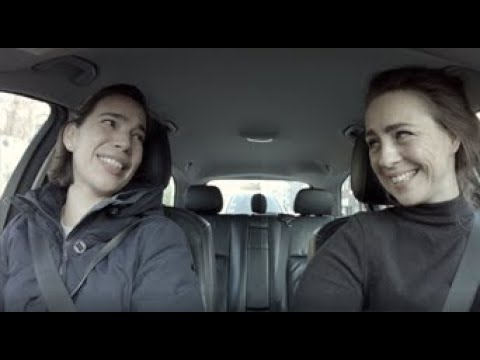 Studieskolen's language taxi with Tatiana and Maria (English subtitles)