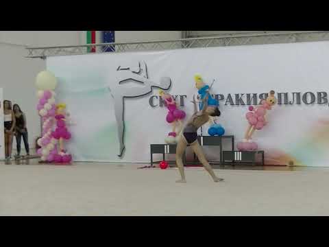 Никол Чиплакова, бухалки