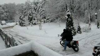 preview picture of video 'motorcycle in the snow'