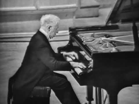Rubinstein plays Chopin: Étude op. 10 no. 5 (live, correct pitch, HQ)