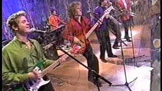 Chicago performs  &quot;Let it Snow&quot; on The Roseanne Show