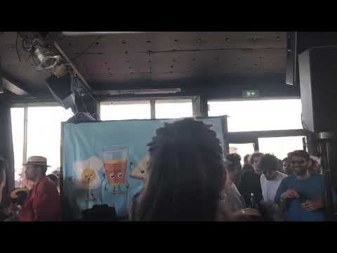 Niff @ Breakfast Club / Café Barge