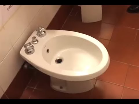 Gasparri (FI): "Un appello ai francesi: usino il bidet" (03.03.20)