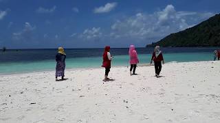 preview picture of video 'Pantai Binotik Banggai Laut'