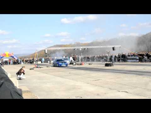 Превью видео о Автомобиль Nissan Skyline GT-R 1995 года синий во Владивостоке.