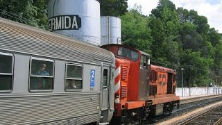 preview picture of video 'Portugal: CP Class 1400 diesel loco departs Ermida on a Porto to Regua train (Douro Valley line)'