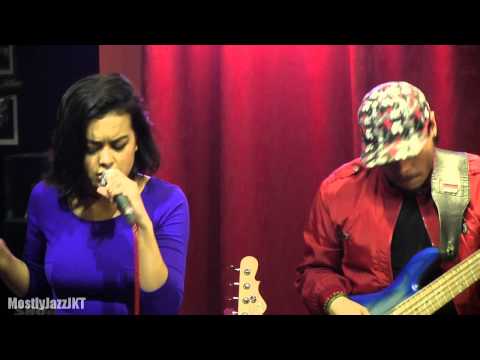 LLW ft. Eva Celia - Alternation @ Mostly Jazz 28/03/13 [HD]
