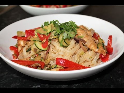 Asiatische Reisnudelpfanne (Rezept) || Asian Rice Noodle Stir-Fry (Recipe) || [ENG SUBS]