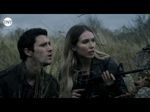 Falling Skies 5.01 (Clip 'Barn Explosion')