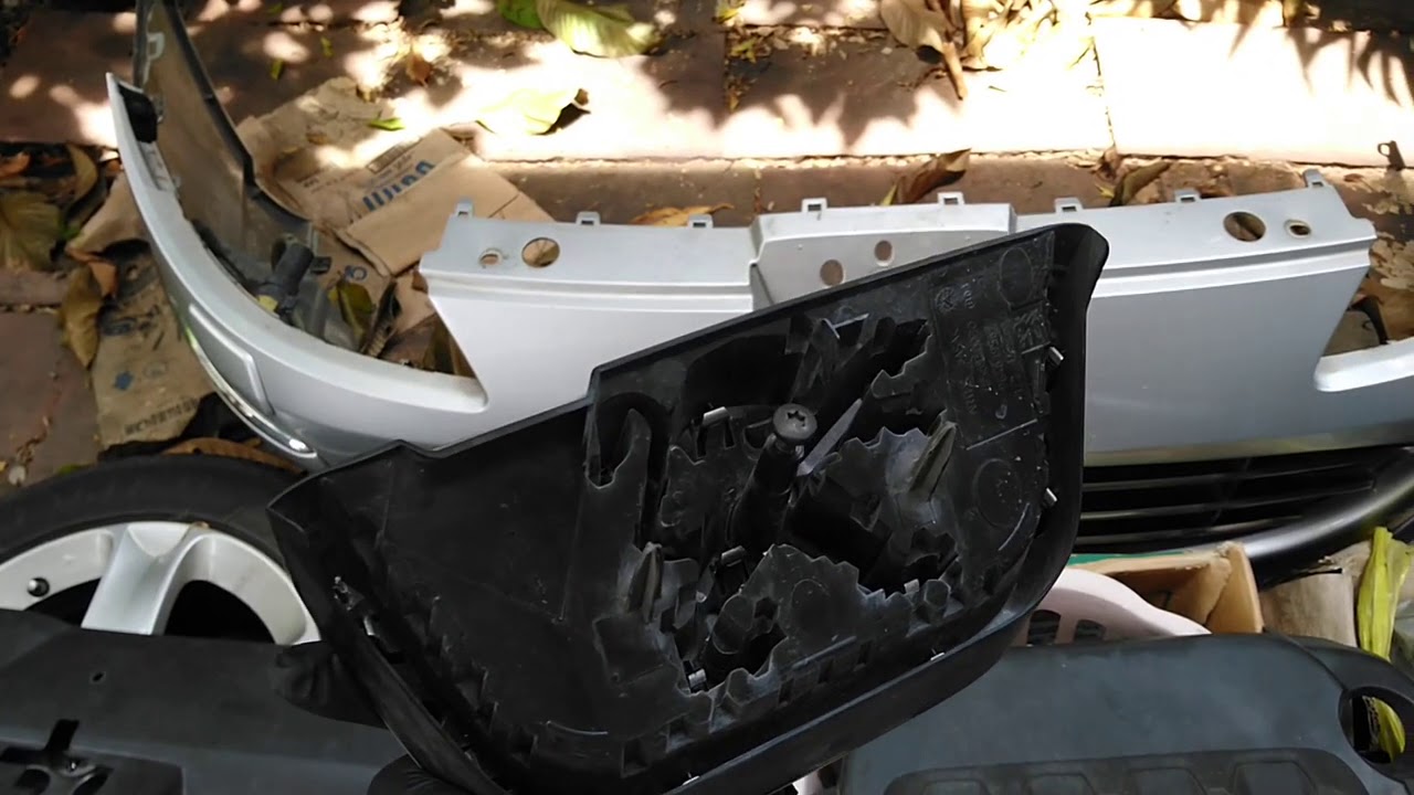 Peugeot 407 - How to remove Logo & Top plate front bumper : KennKo.CarStates