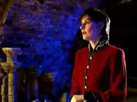 Video thumbnail for Oíche Chiúin