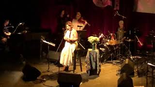 Help Me Make It Through The Night (clip from NASHVILLE GAL)