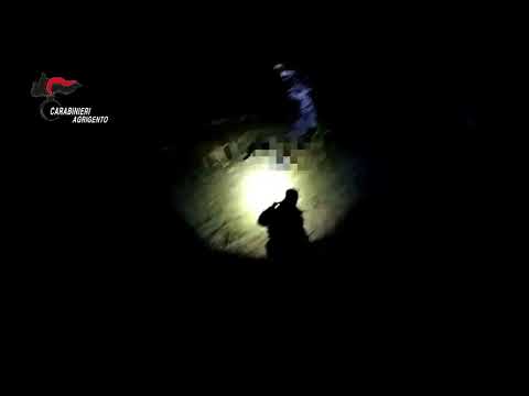 Uomo con disturbi psichici scappa di casa: trovato dentro un fiume e salvato dai carabinieri – VIDEO Uomo con disturbi psichici scappa di casa: trovato dentro un fiume e salvato dai carabinieri – VIDEO